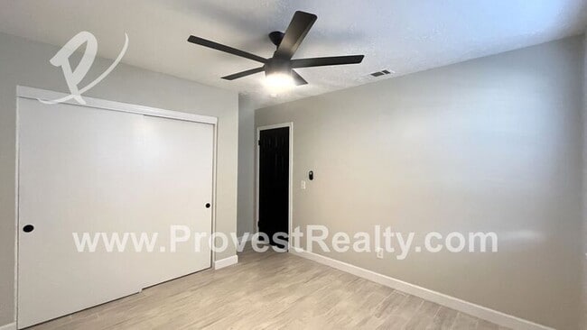 Building Photo - 13800 Driftwood Dr