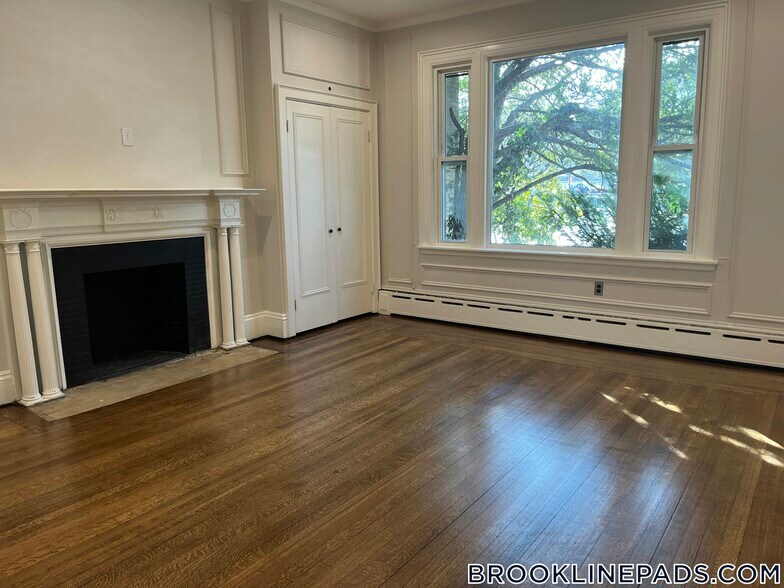 Building Photo - 1712 Beacon St