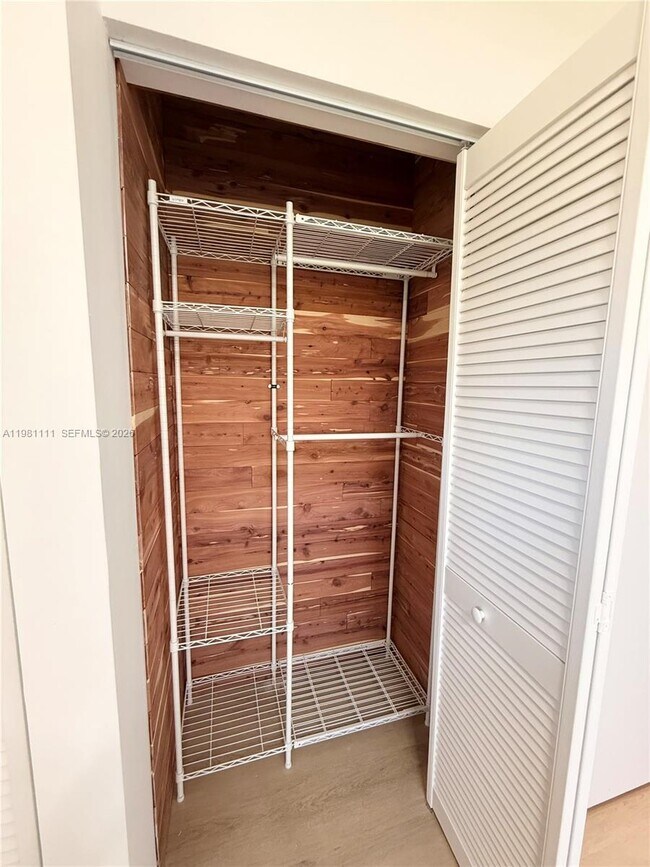 Building Photo - 6815 Edgewater Dr