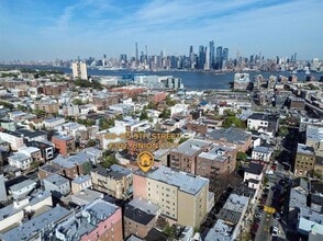 Building Photo - 413-415 9th St