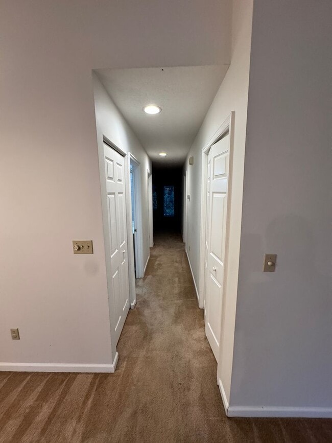 Building Photo - Single level duplex