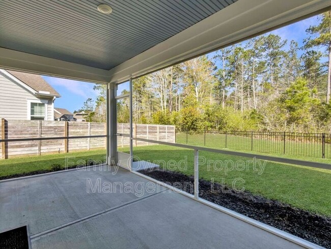 Building Photo - 208 Shortmarsh St