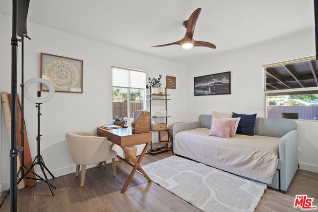 Building Photo - 14828 Saticoy St