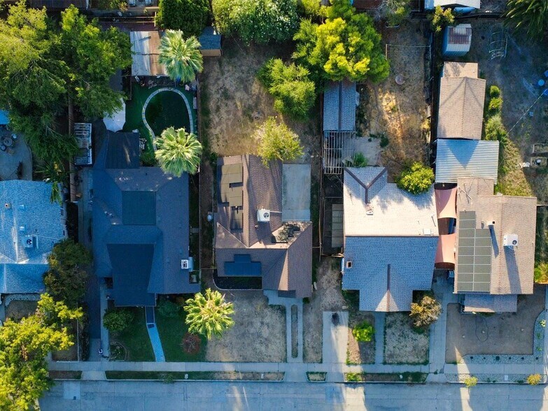 Building Photo - 1271 N Roosevelt Ave