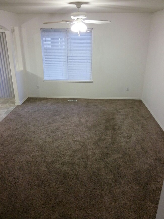 Building Photo - (872) Easy Street House - 3 Bedroom / 2.5 ...