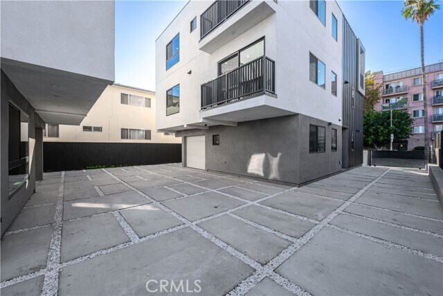 Building Photo - 1340 N Kingsley Dr