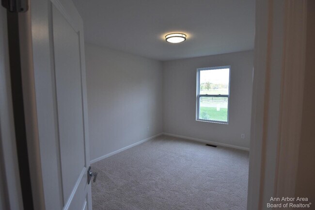 Building Photo - 105 Salt Springs Dr