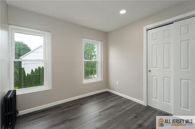 Building Photo - 1625 Parker Rd