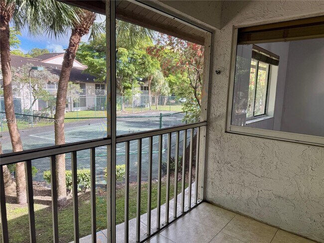 Building Photo - 9435 SW 140th Ct