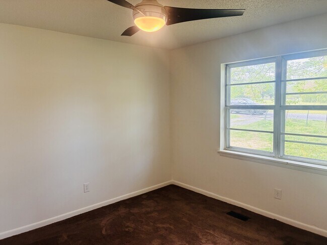 Building Photo - 168 Drum Cir