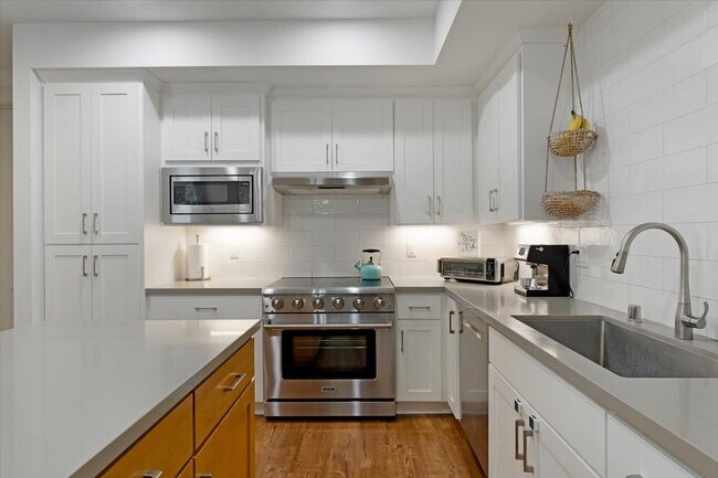 Building Photo - 912 Lundy Ln