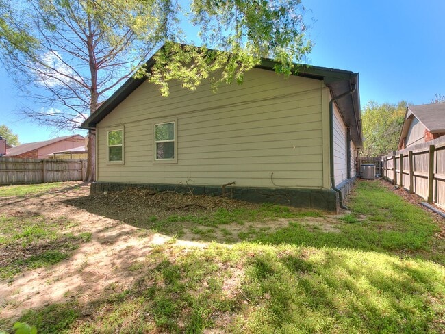 Building Photo - Beautiful 4 bedroom in South Tulsa and Union School District