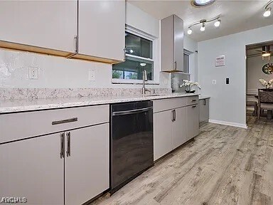 Building Photo - 4240 SE 3rd Ave