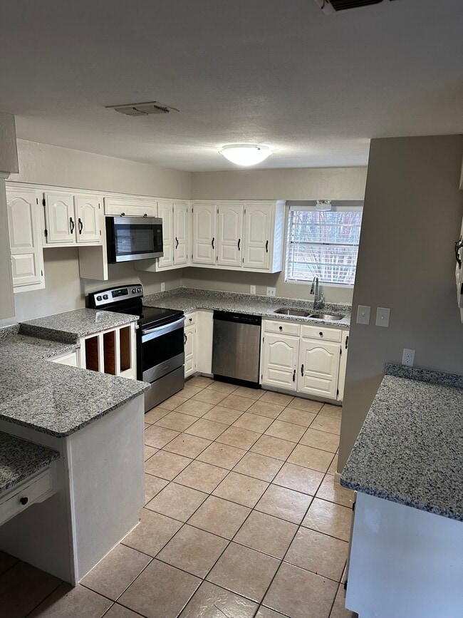 Building Photo - 509 Green Meadow Trail