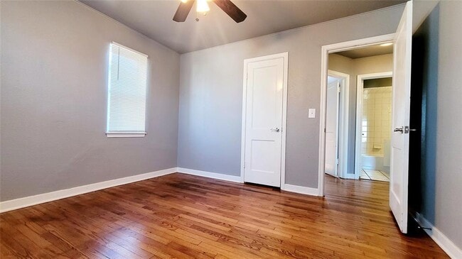 Building Photo - 300 E Kittyhawk Dr