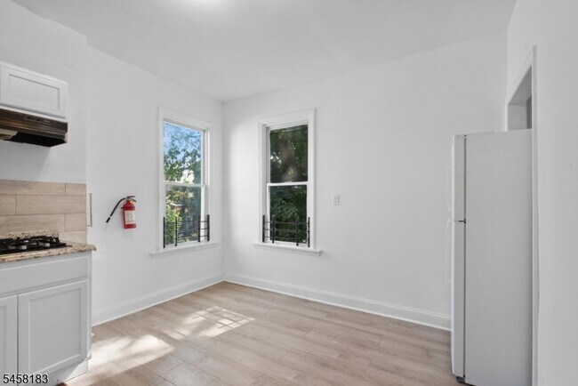 Building Photo - 15 Highland Ave