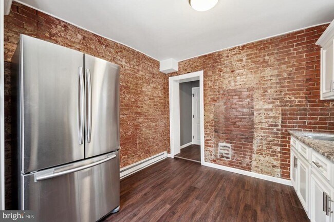 Building Photo - 2534 N Stanley St