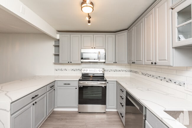 Building Photo - 1415 N Dearborn St