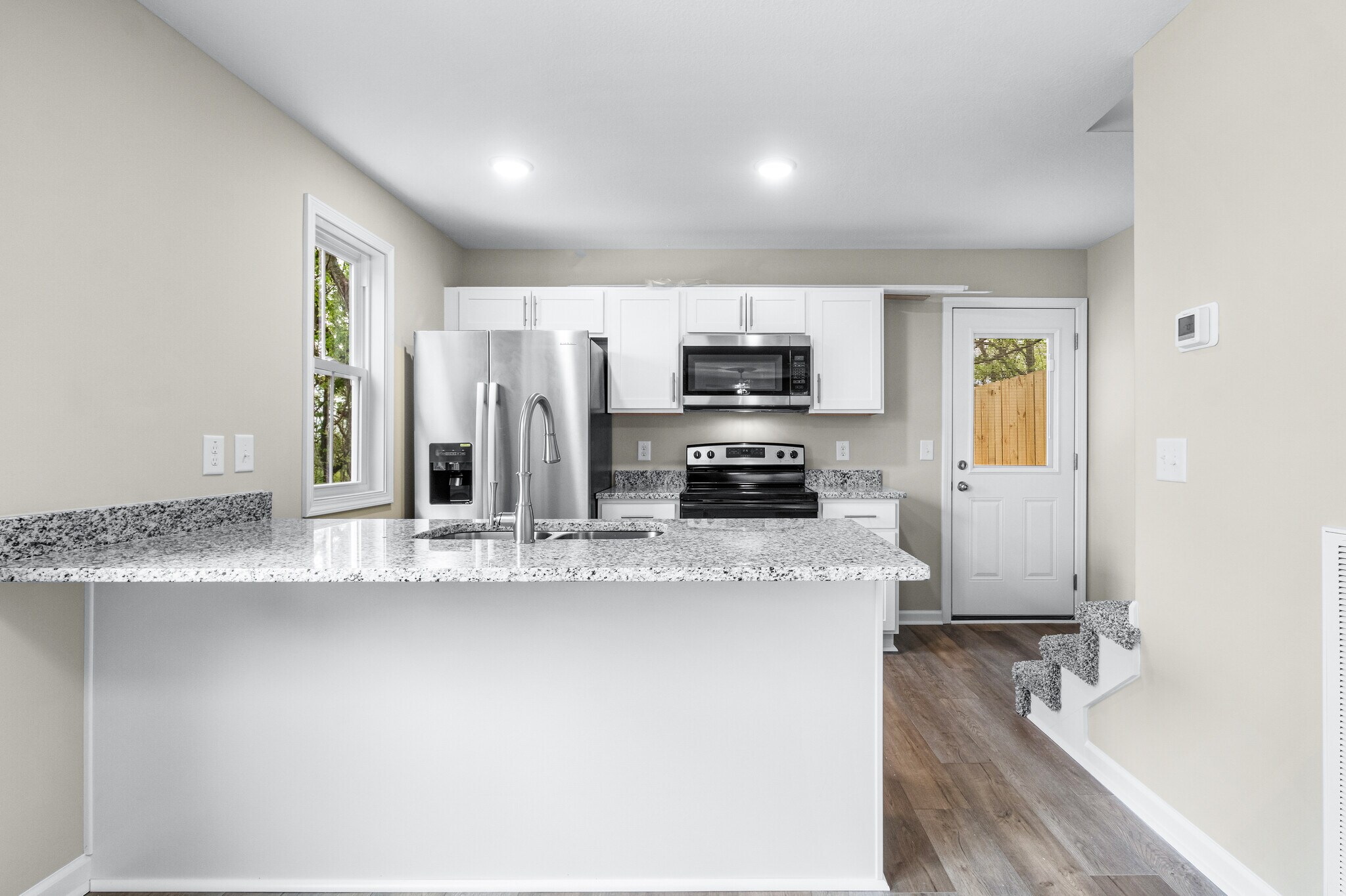 Building Photo - 104 Duncan St