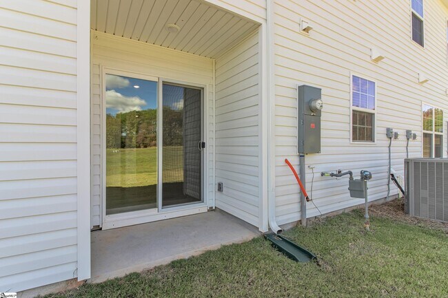 Building Photo - 3040 Willow Rd