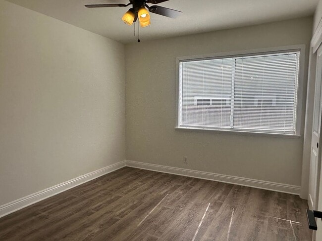 Building Photo - 3+2 RENOVATED W/Drive-Through Garage!