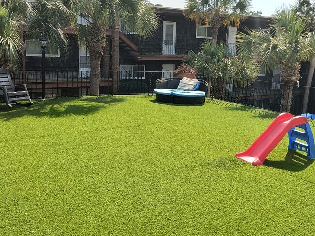 Building Photo - NEW LOWER PRICE  Wonderful 2 Bedroom 1.5 Bathroom condo