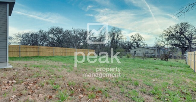 Building Photo - $1515! Beautiful Corner lot home in Fort Worth! Available NOW!