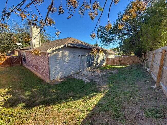Building Photo - Freshly Painted 4-Bedroom Home in North Park Meadow