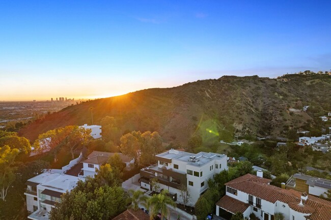 Building Photo - Prestigious Hollywood Hills Home for Rent