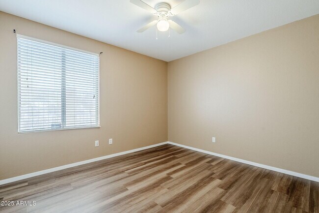 Building Photo - 2117 W Renaissance Ave