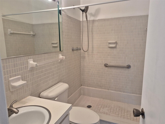 Building Photo - 5840 NE 22nd Way