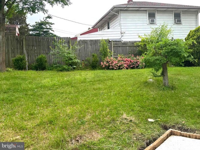 Building Photo - 127 Karlyn Dr
