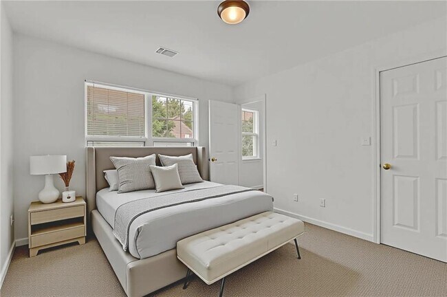 Building Photo - 3335 Briaroak Dr