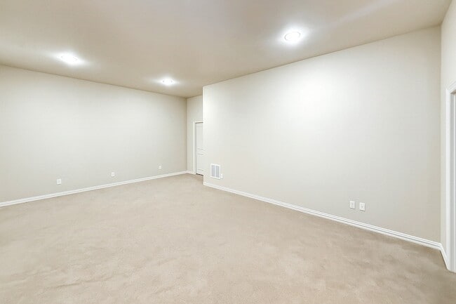 Building Photo - 3334 University Park Ln