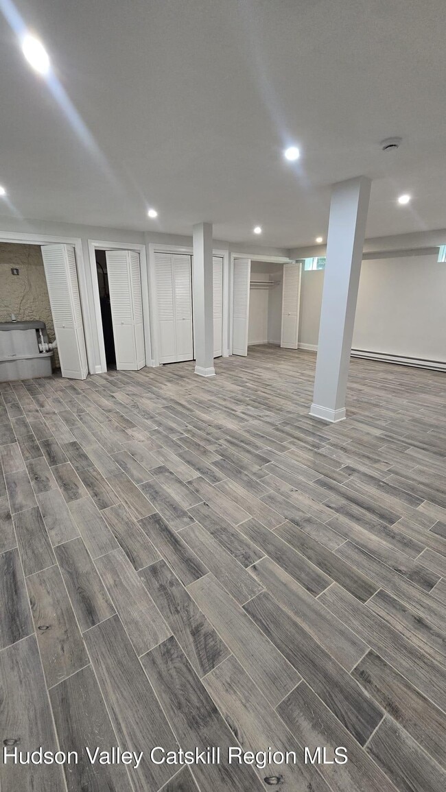 Building Photo - 1321 Sleepy Hollow Rd