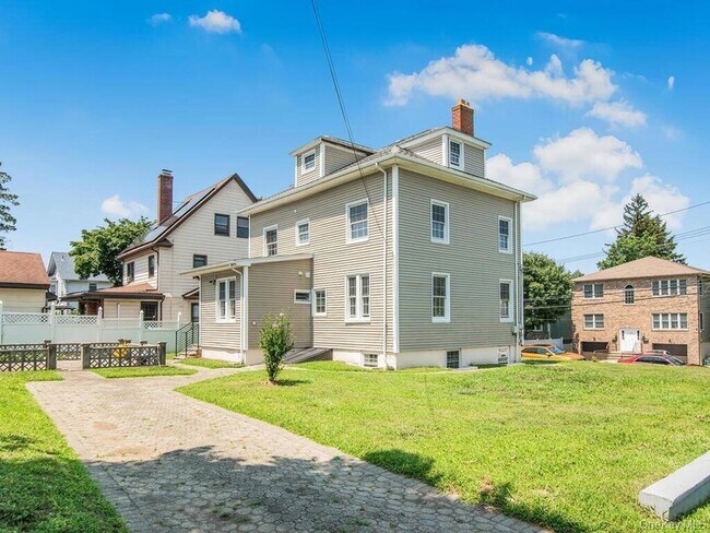 Building Photo - 70 Normandy Rd