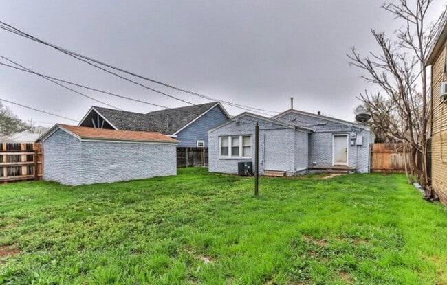 Building Photo - 2310 15th St