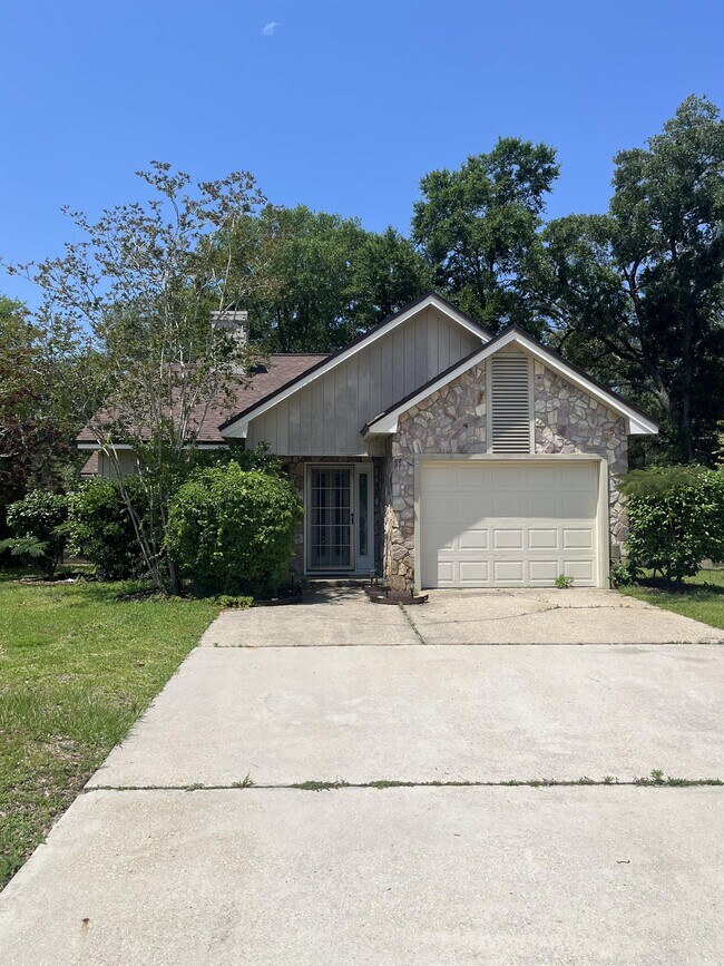 Building Photo - 1305 Ariel Ct