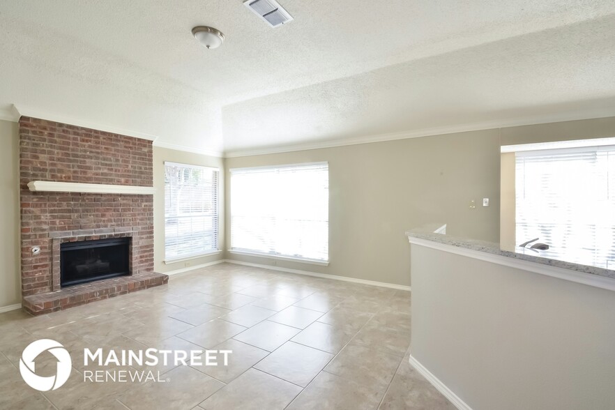 Building Photo - 10743 Mustang Ridge