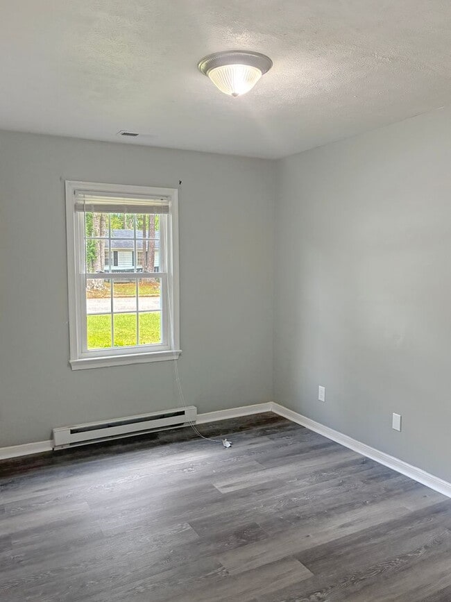 Building Photo - 3 Bedroom Northside Gem