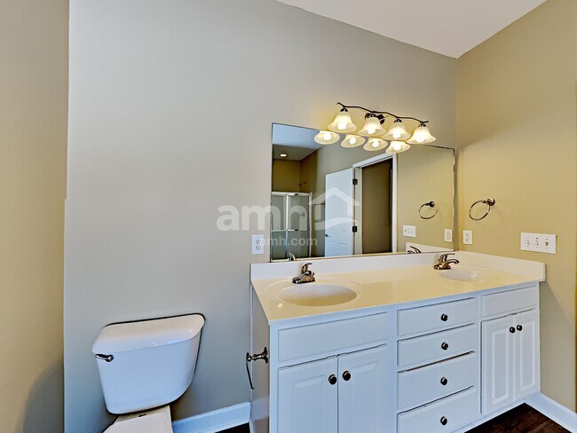 Building Photo - 220 Solitude Cir