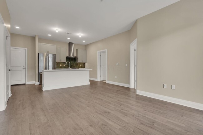 Building Photo - 6633 Dale Dr
