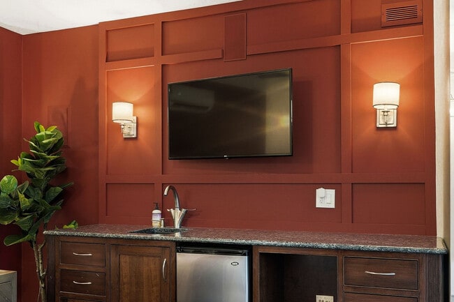 Building Photo - 657 N Carpenter St