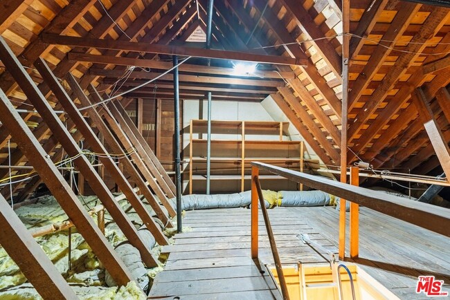 Building Photo - 628 Sierra Dr