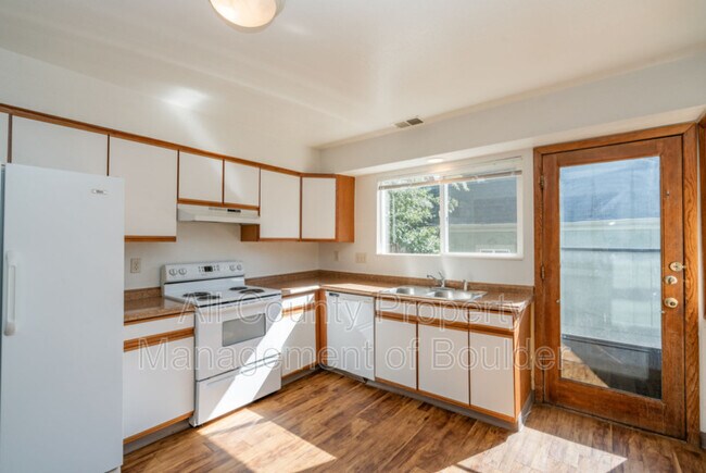 Building Photo - 50 Benthaven Pl