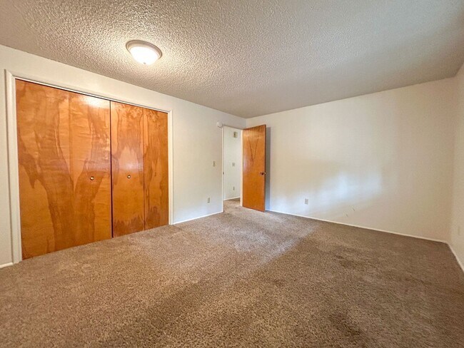 Building Photo - 2197-2203 Nomad Ct SE