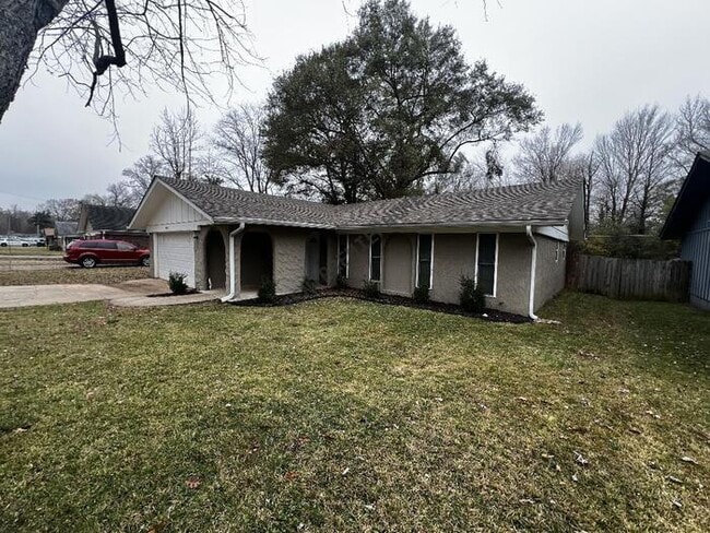 Building Photo - 8403 Woodview Dr E