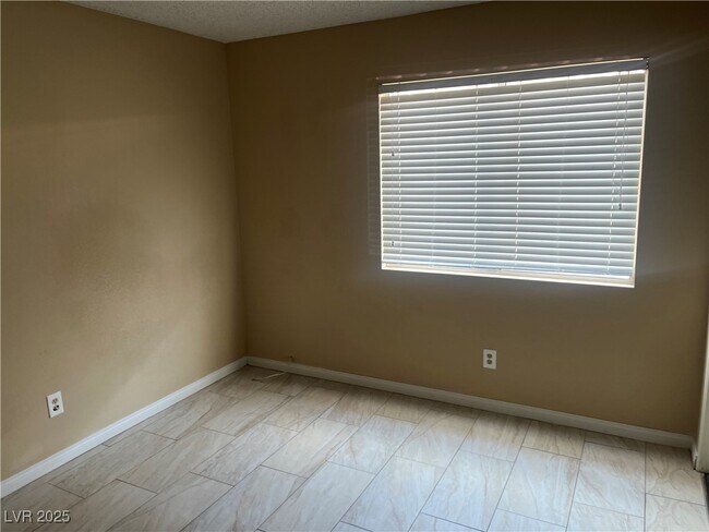 Building Photo - 368 Abbington St