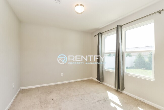 Building Photo - 370 Inlet Pl Dr