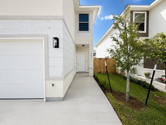 Building Photo - 1831 Port Louisiana Dr
